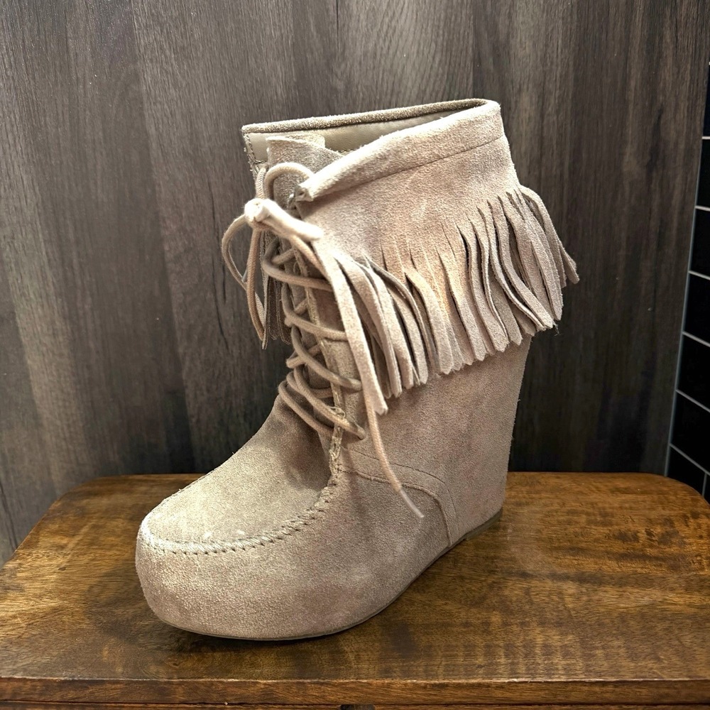 Steve Madden Armoryy Taupe Suede Fringe Wedge Booties Platform Boots Size 8M - Picture 2 of 8